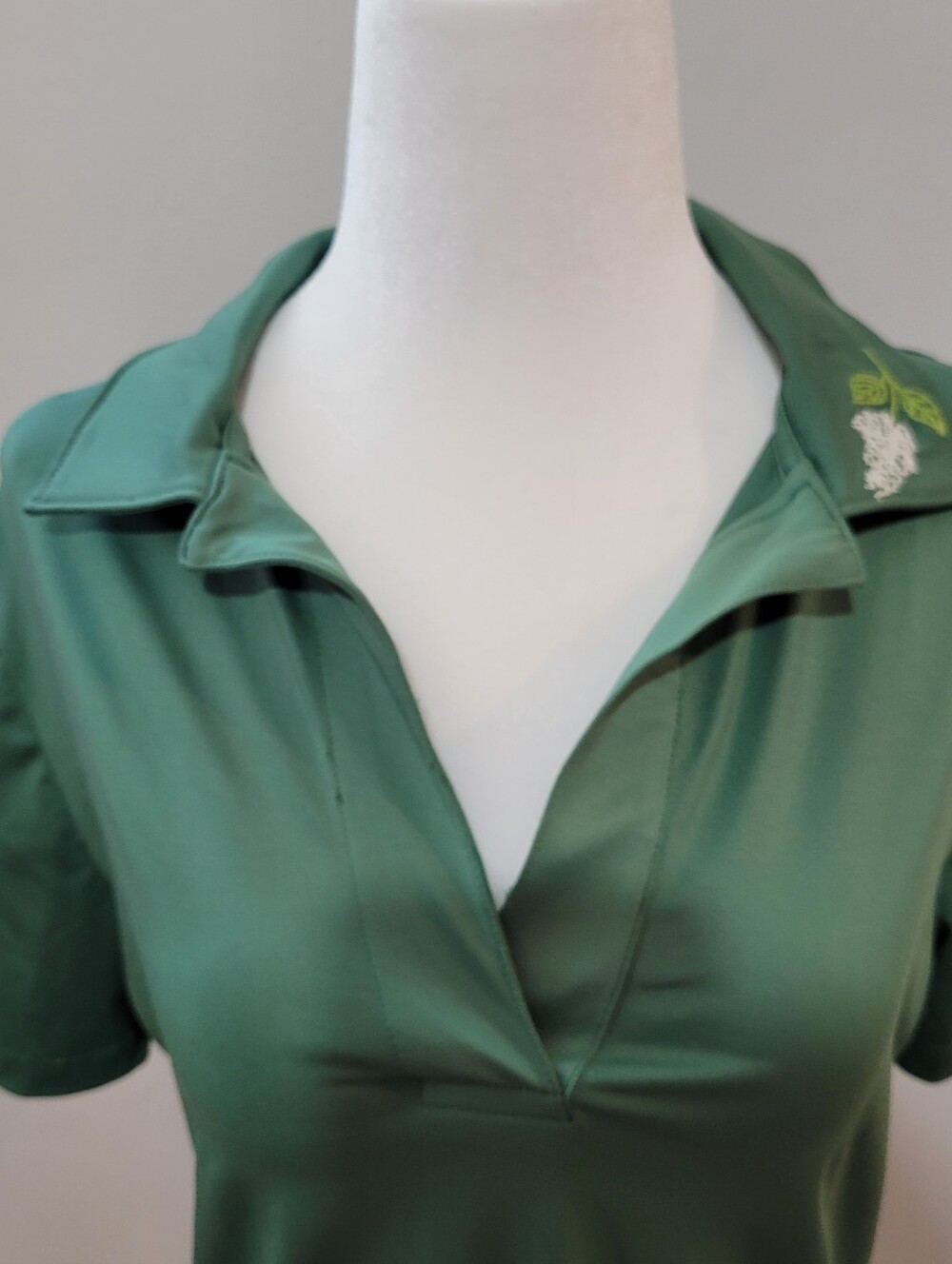 Tuckernuck Floral Green Short Sleeve Casual Athletic Nature Feminine Top Small - Picture 3 of 10